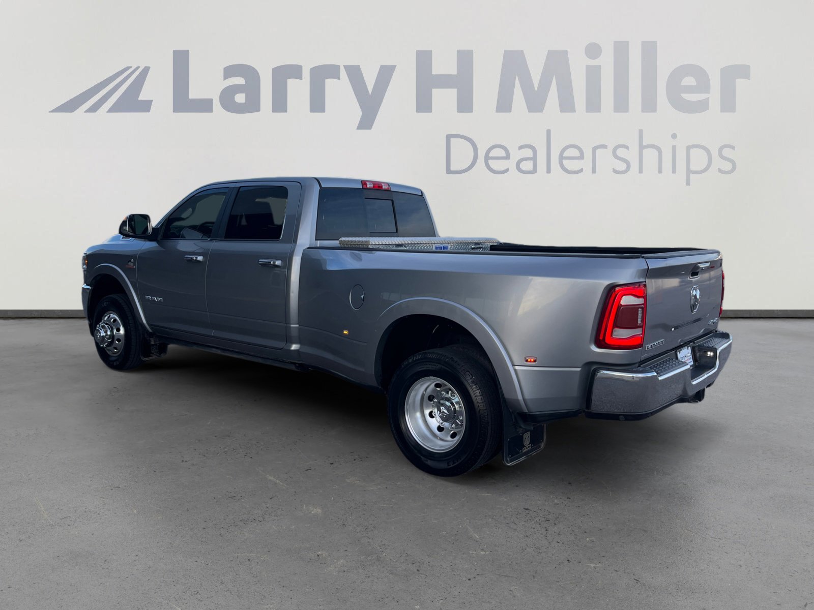 Used 2019 RAM 3500 Laramie image 3