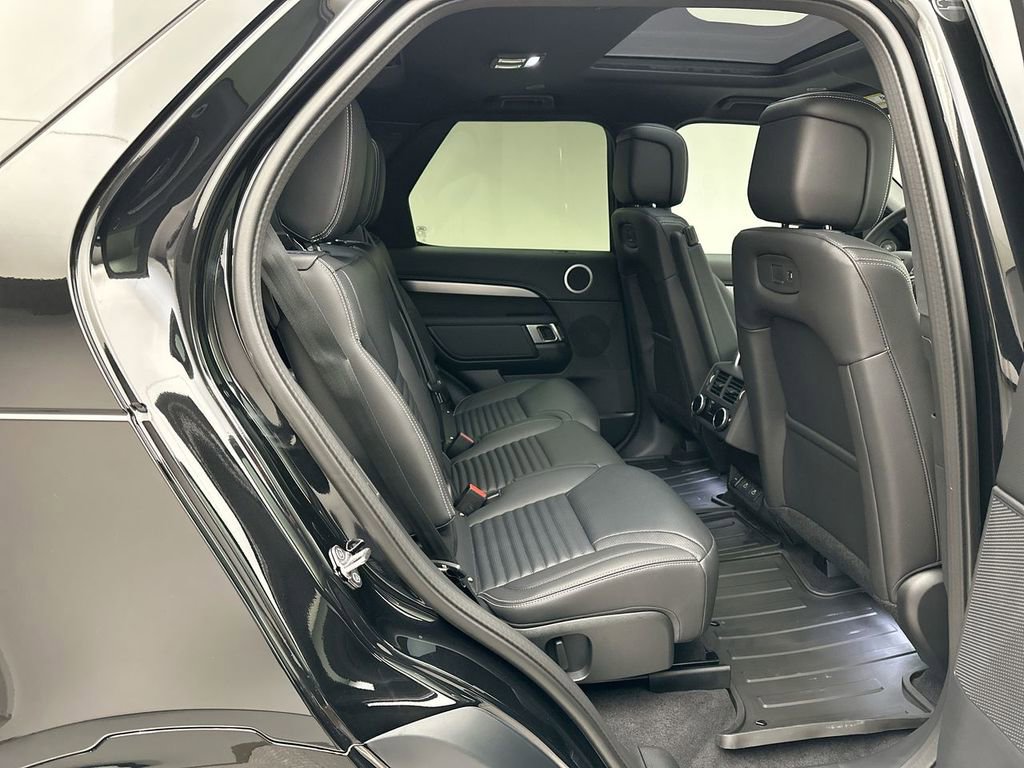 Certified 2025 Land Rover Discovery Dynamic SE AWD/4WD image 5