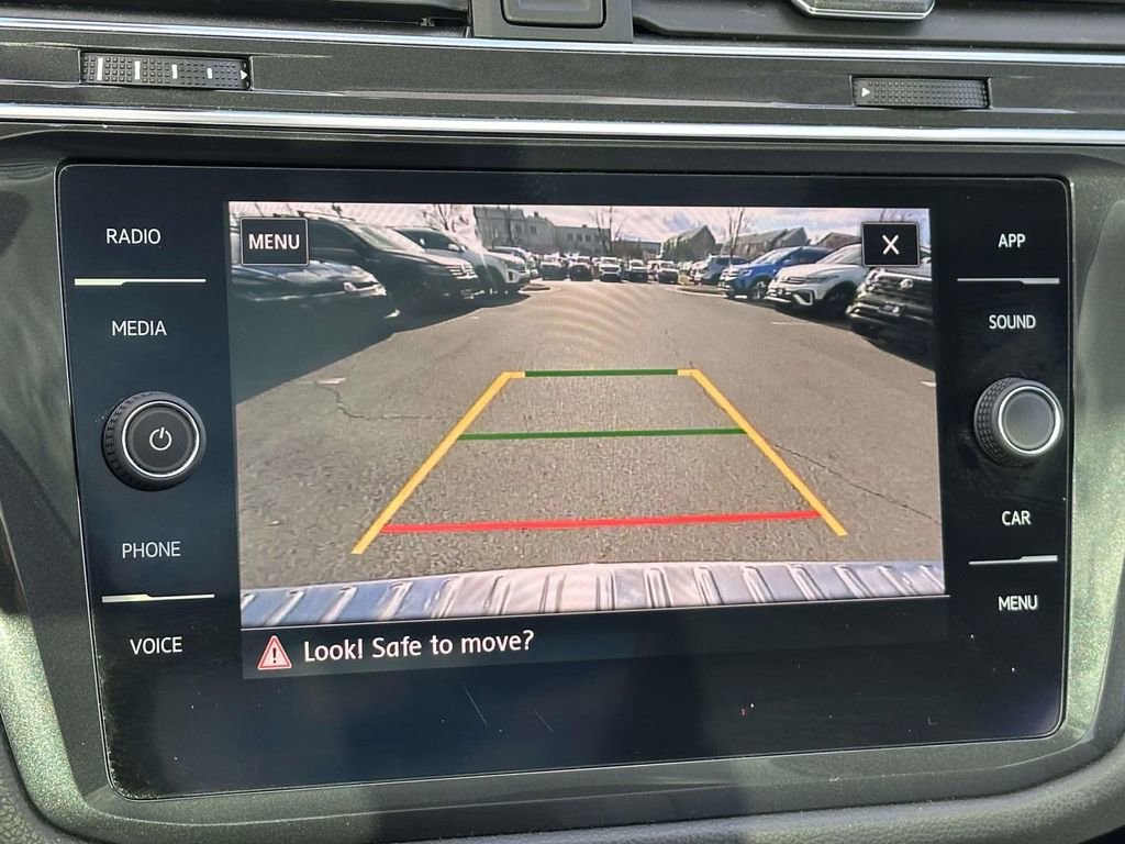 Used 2019 Volkswagen Tiguan SE w/ Panoramic Sunroof Package image 16