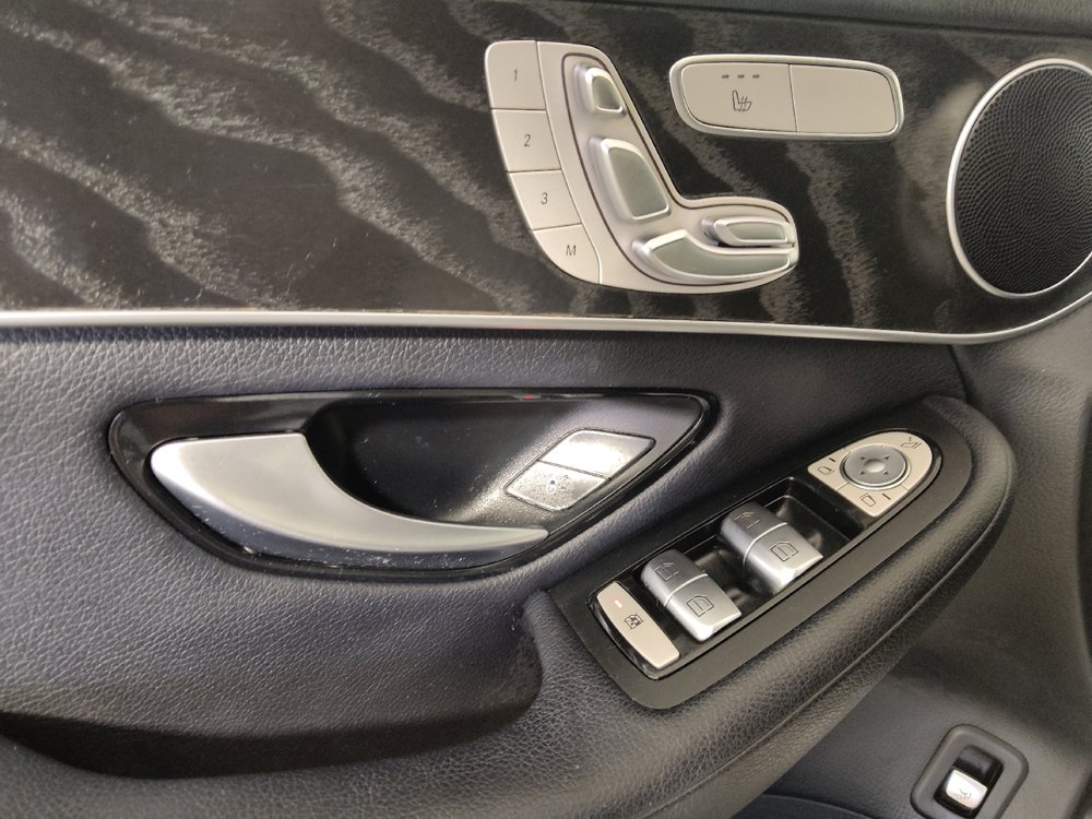 Used 2018 Mercedes-Benz GLC 300 w/ Premium Package image 27