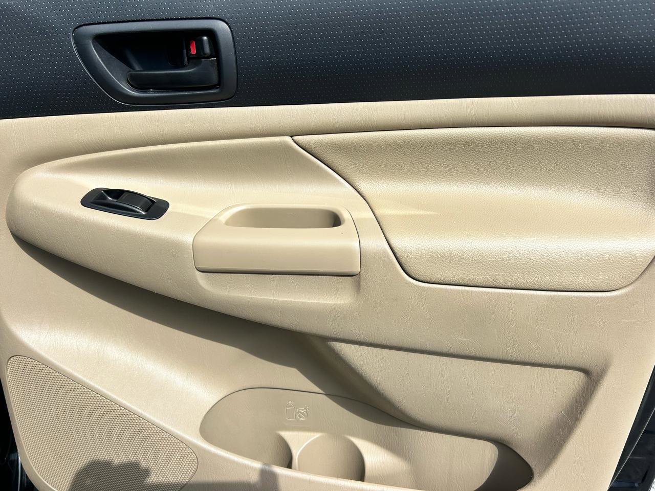 Used 2014 Toyota Tacoma PreRunner w/ SR5 Package RWD image 13