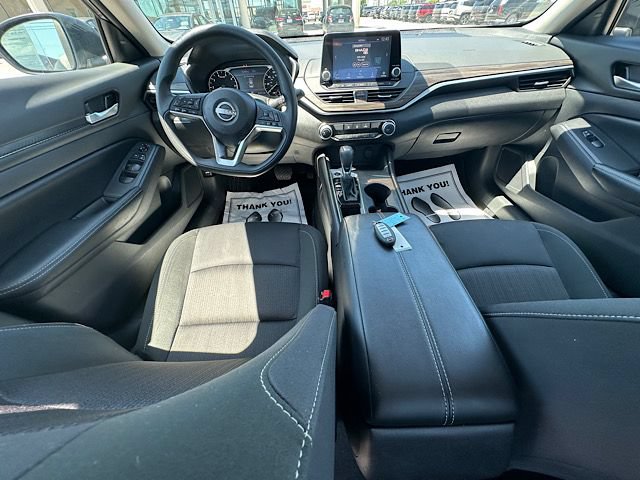 Used 2025 Nissan Altima 2.5 SV FWD image 19