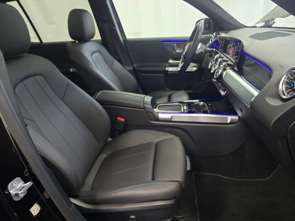 Used 2025 Mercedes-Benz GLB 250 4MATIC image 25