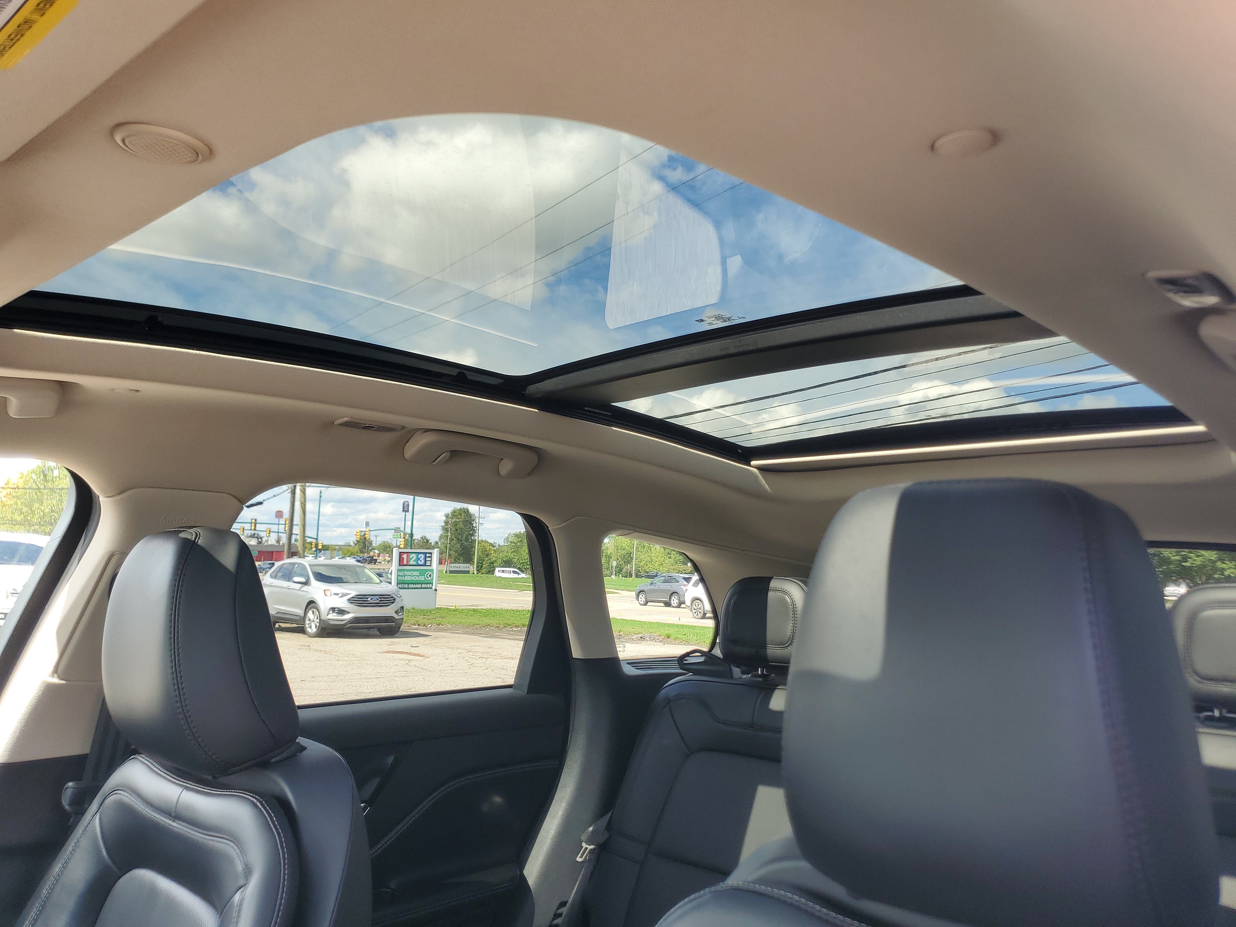 Certified 2024 Lincoln Corsair AWD w/ Equipment Group 101A image 11