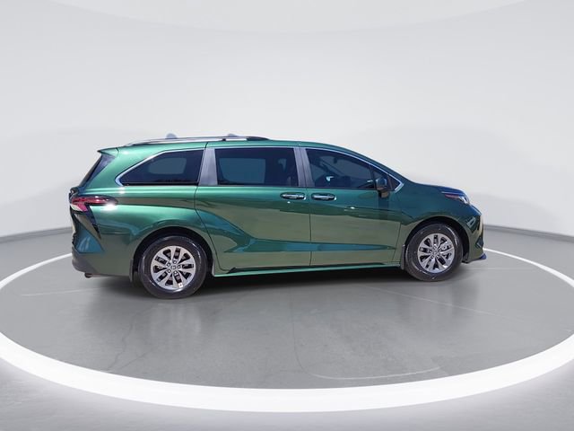 Used 2024 Toyota Sienna XLE image 9