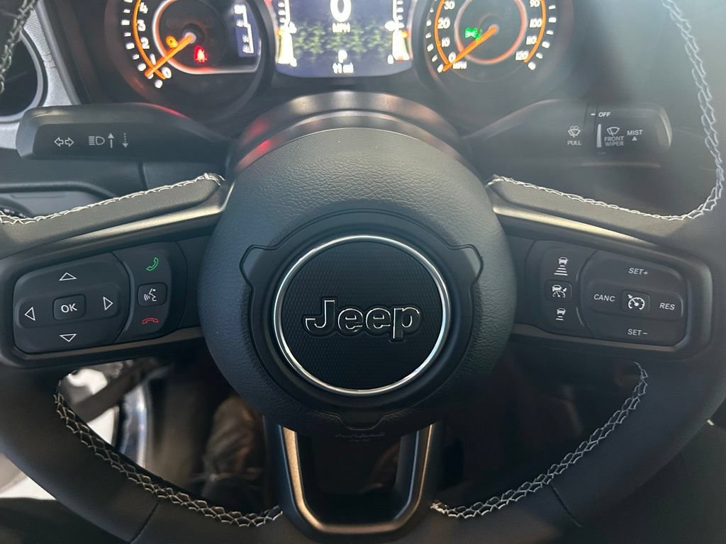 New 2025 Jeep Gladiator Sport AWD/4WD image 18