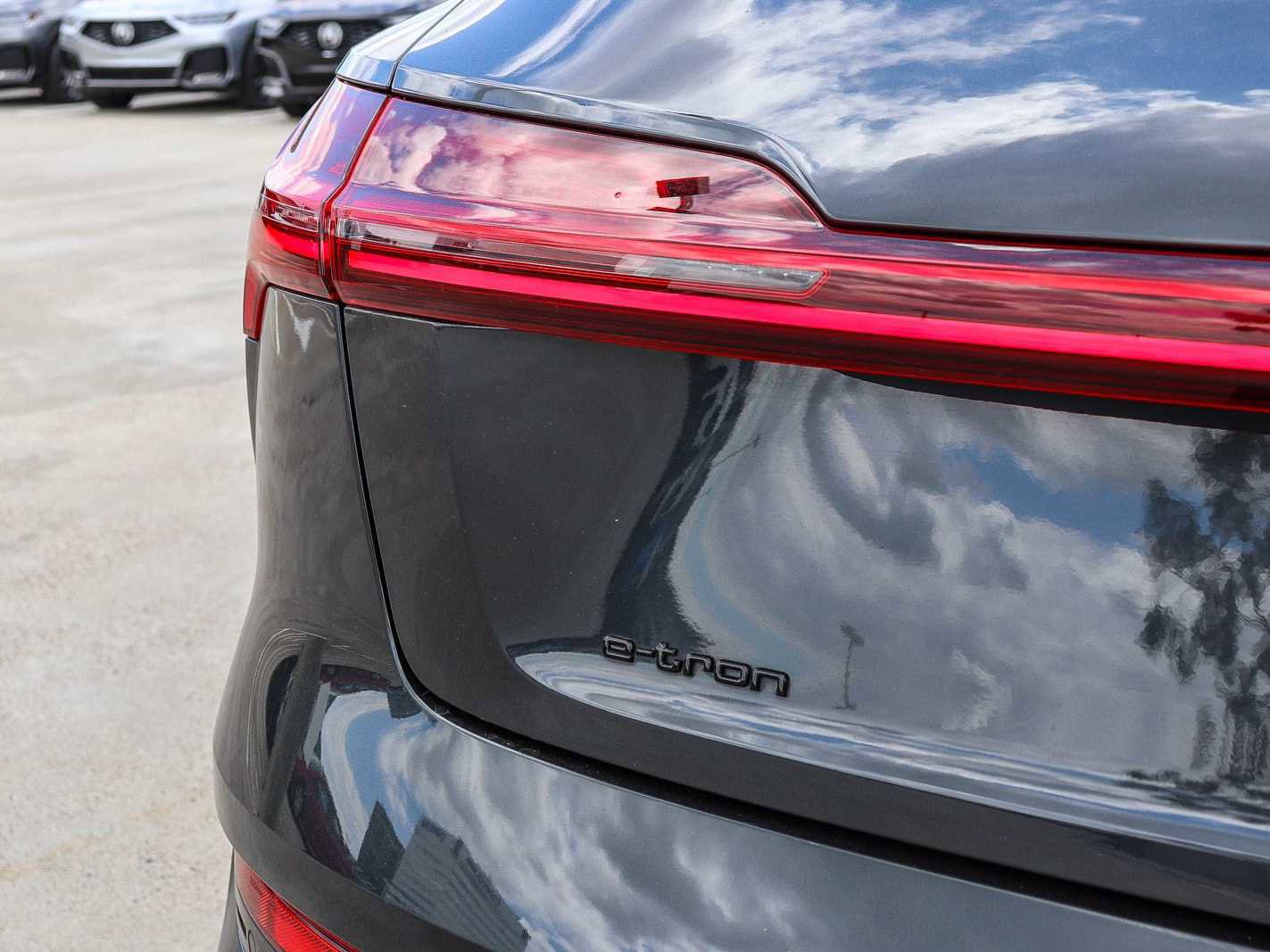 Used 2023 Audi e-tron Premium w/ Convenience Plus Package AWD/4WD image 10