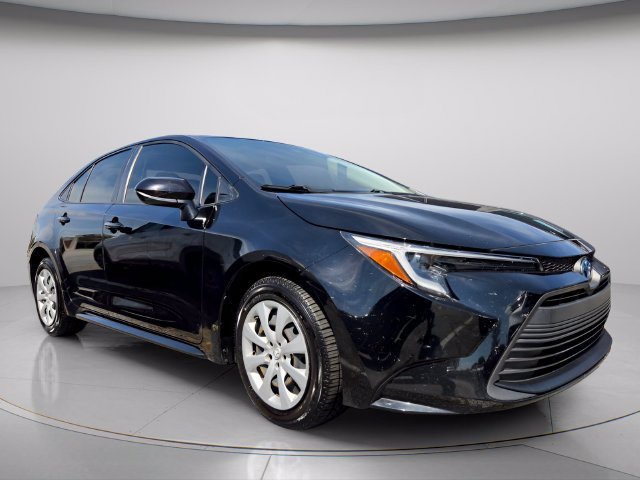 Used 2023 Toyota Corolla LE FWD image 4