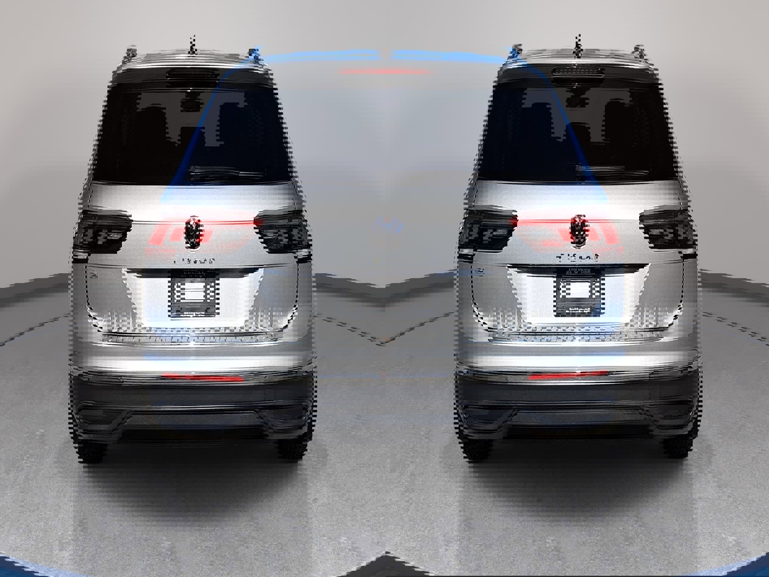 Certified 2023 Volkswagen Tiguan SE w/ Panoramic Sunroof Package image 6