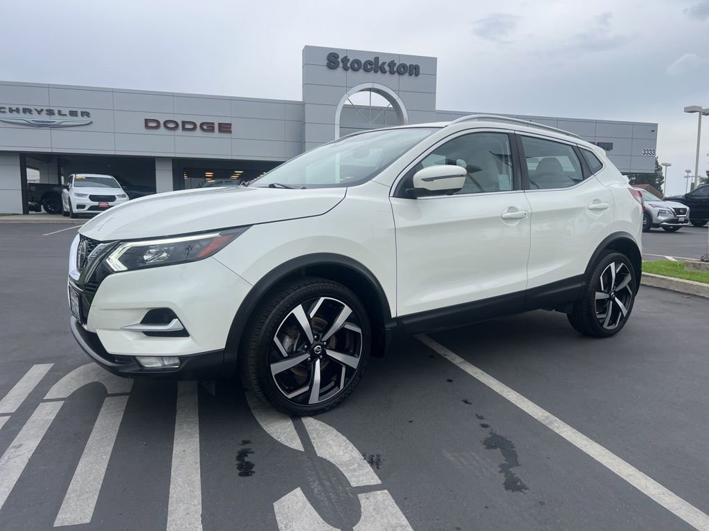 Used 2022 Nissan Rogue Sport SL w/ Premium Package AWD/4WD image 2