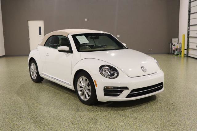 Used 2019 Volkswagen Beetle 2.0T SE FWD image 1