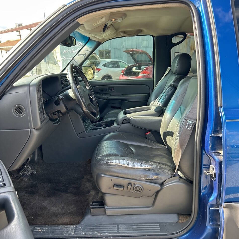 Used 2003 Chevrolet Avalanche 4x4 w/ Suspension Package, Off-Road image 4