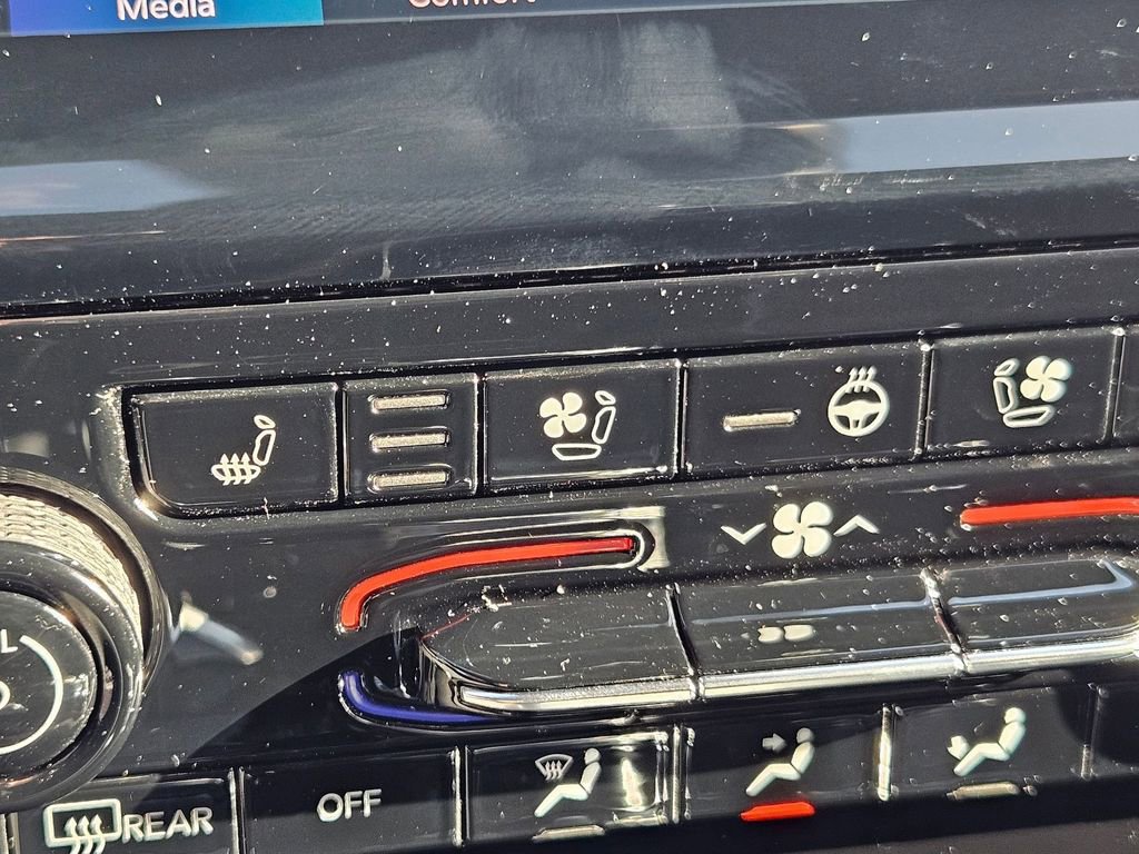 New 2025 Jeep Grand Cherokee Summit w/ Obsidian Package image 34