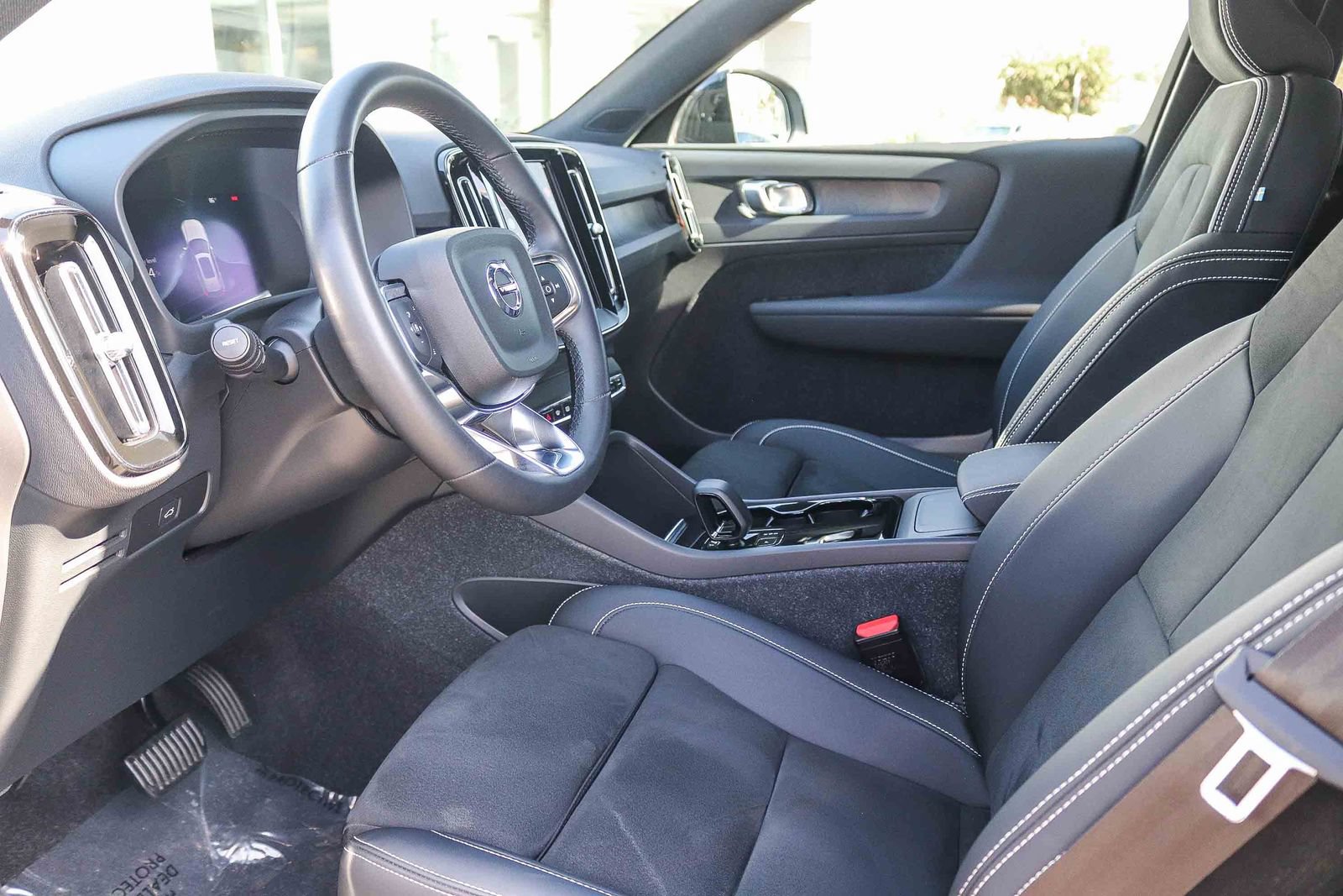 Used 2023 Volvo XC40 Recharge Plus AWD/4WD image 20