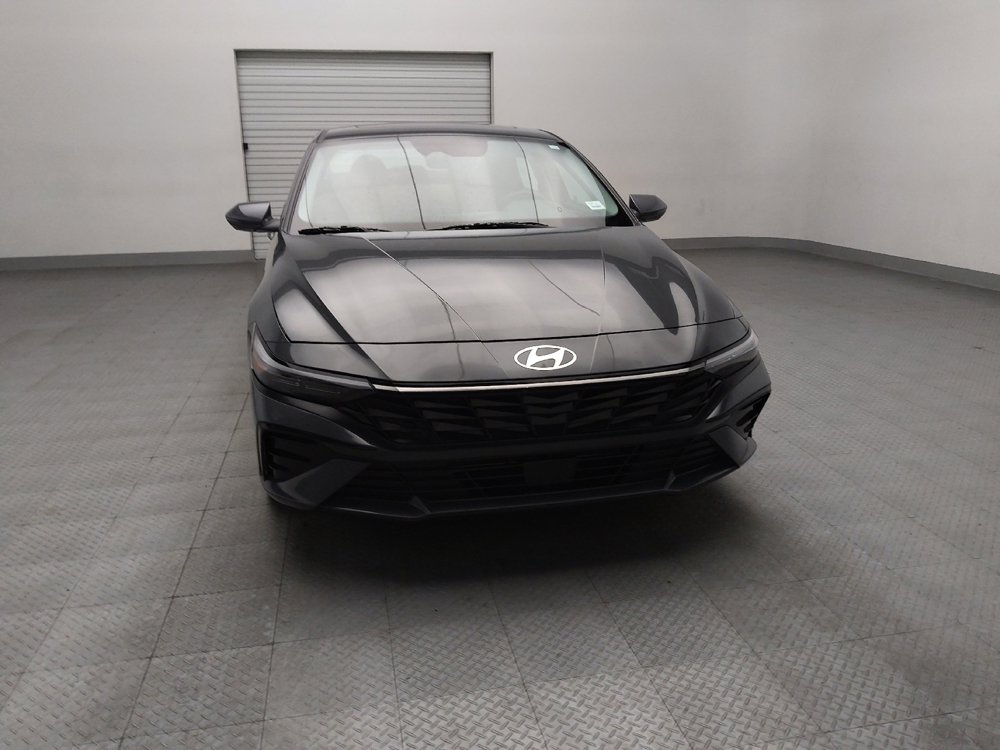 Used 2025 Hyundai Elantra Limited image 14