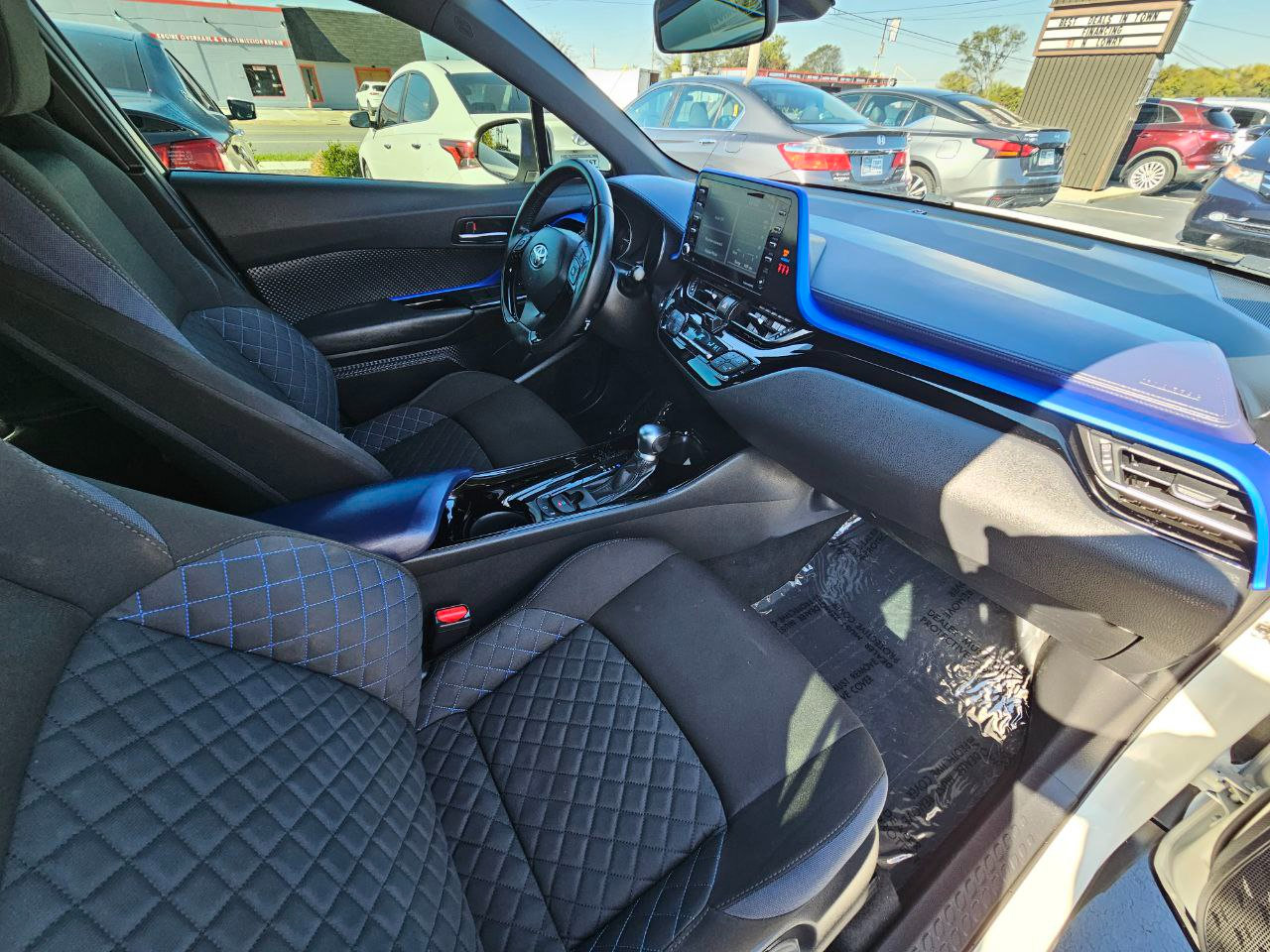 Used 2020 Toyota C-HR XLE image 17