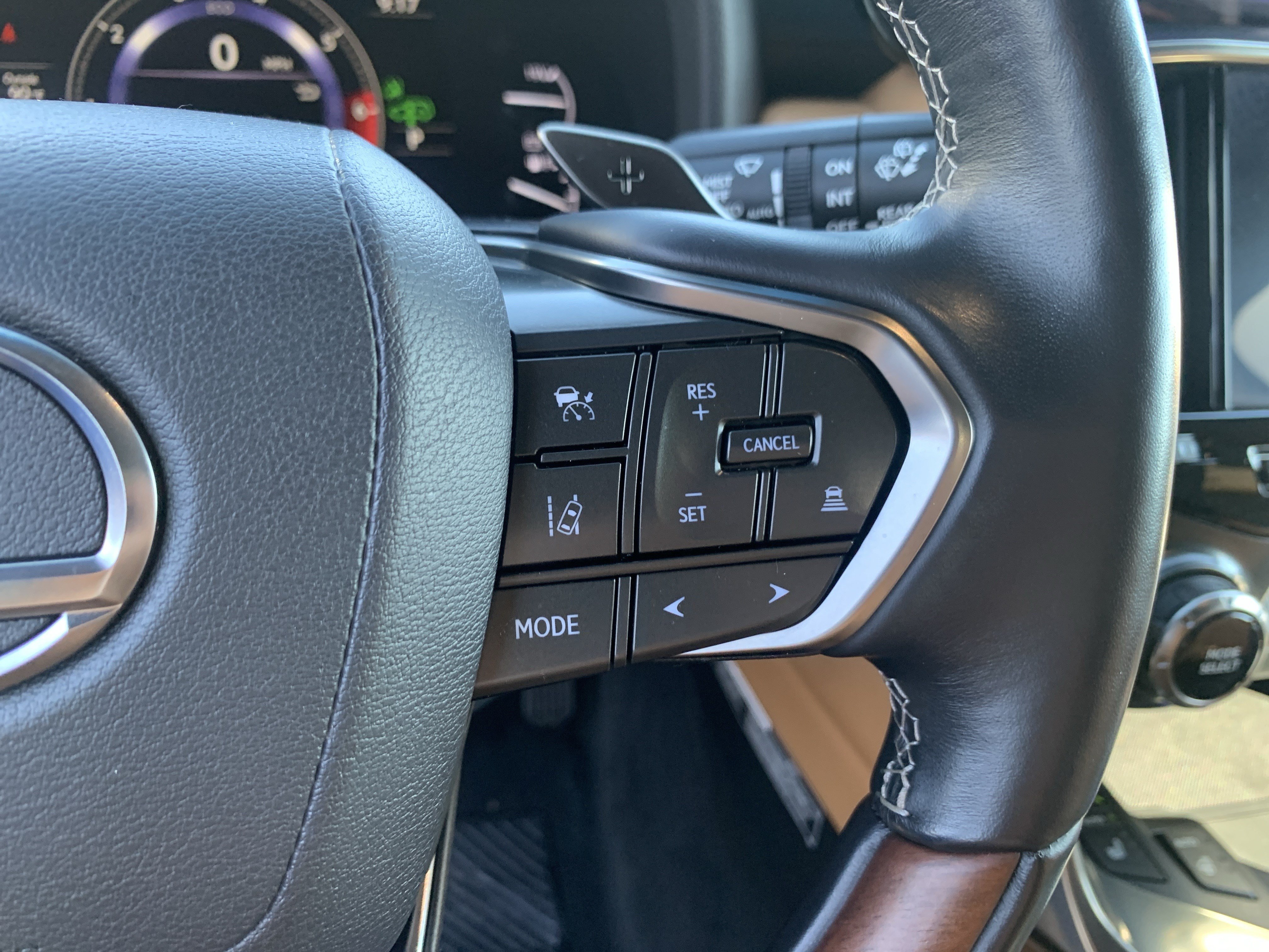 Used 2023 Lexus LX 600 4WD w/ Luxury Package image 20