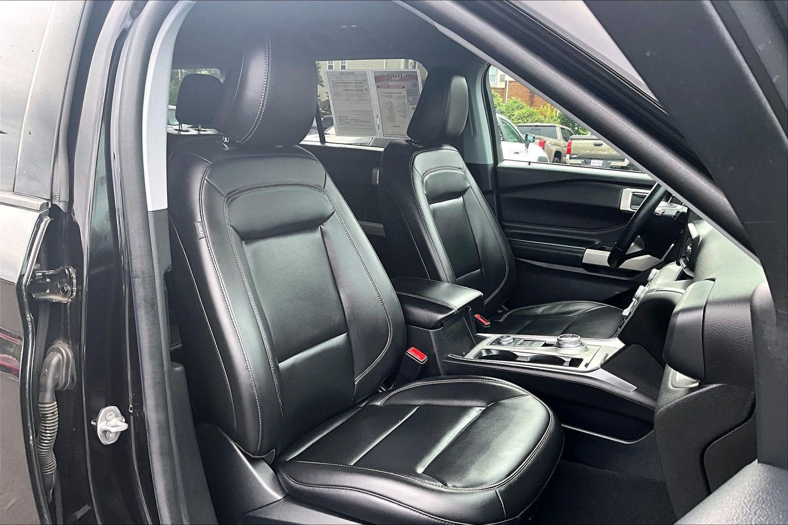 Used 2022 Ford Explorer XLT w/ Equipment Group 202A AWD/4WD image 7