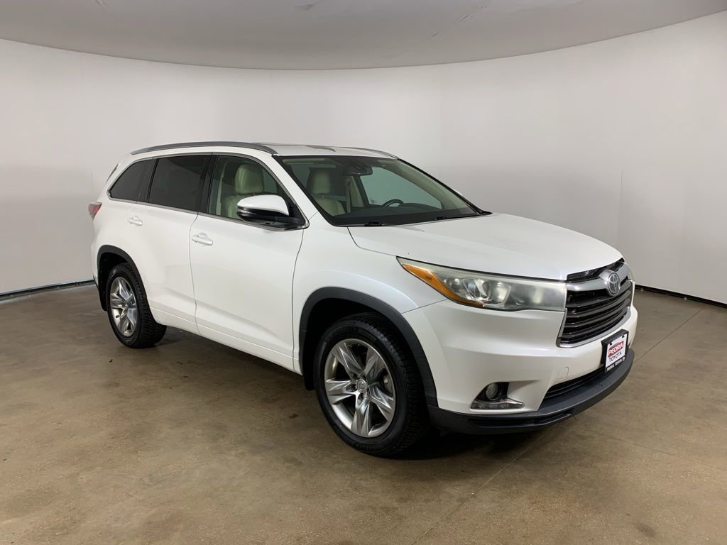 Used 2015 Toyota Highlander Limited w/ Driver Technology Package AWD/4WD image 5
