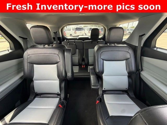 Used 2022 Ford Explorer XLT w/ Equipment Group 202A image 7