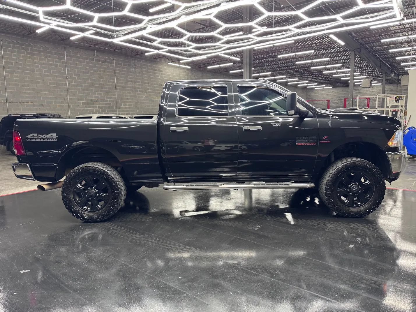 Used 2018 RAM 2500 Tradesman w/ Chrome Appearance Group AWD/4WD image 2