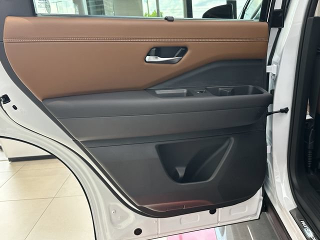 New 2026 Nissan Pathfinder Platinum AWD/4WD image 17