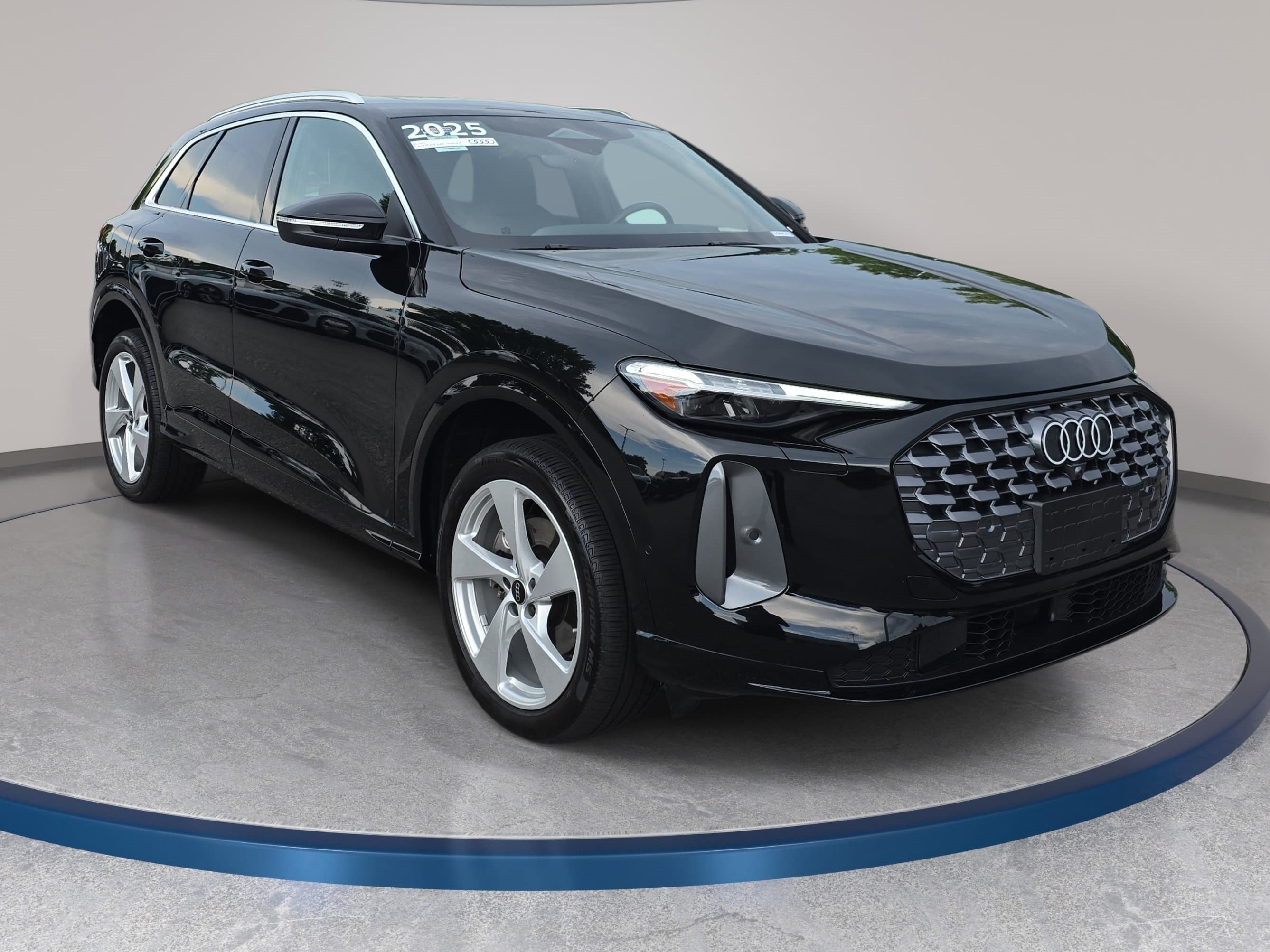 Certified 2025 Audi Q5 Premium Plus w/ Premium Plus AWD/4WD image 3