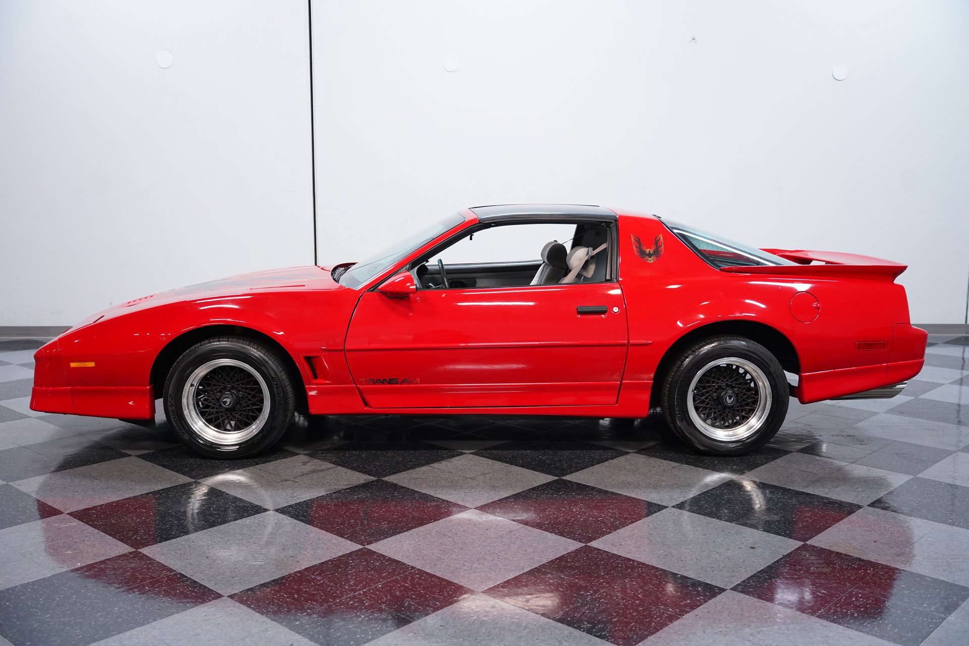 Used 1989 Pontiac Firebird Trans Am RWD image 2