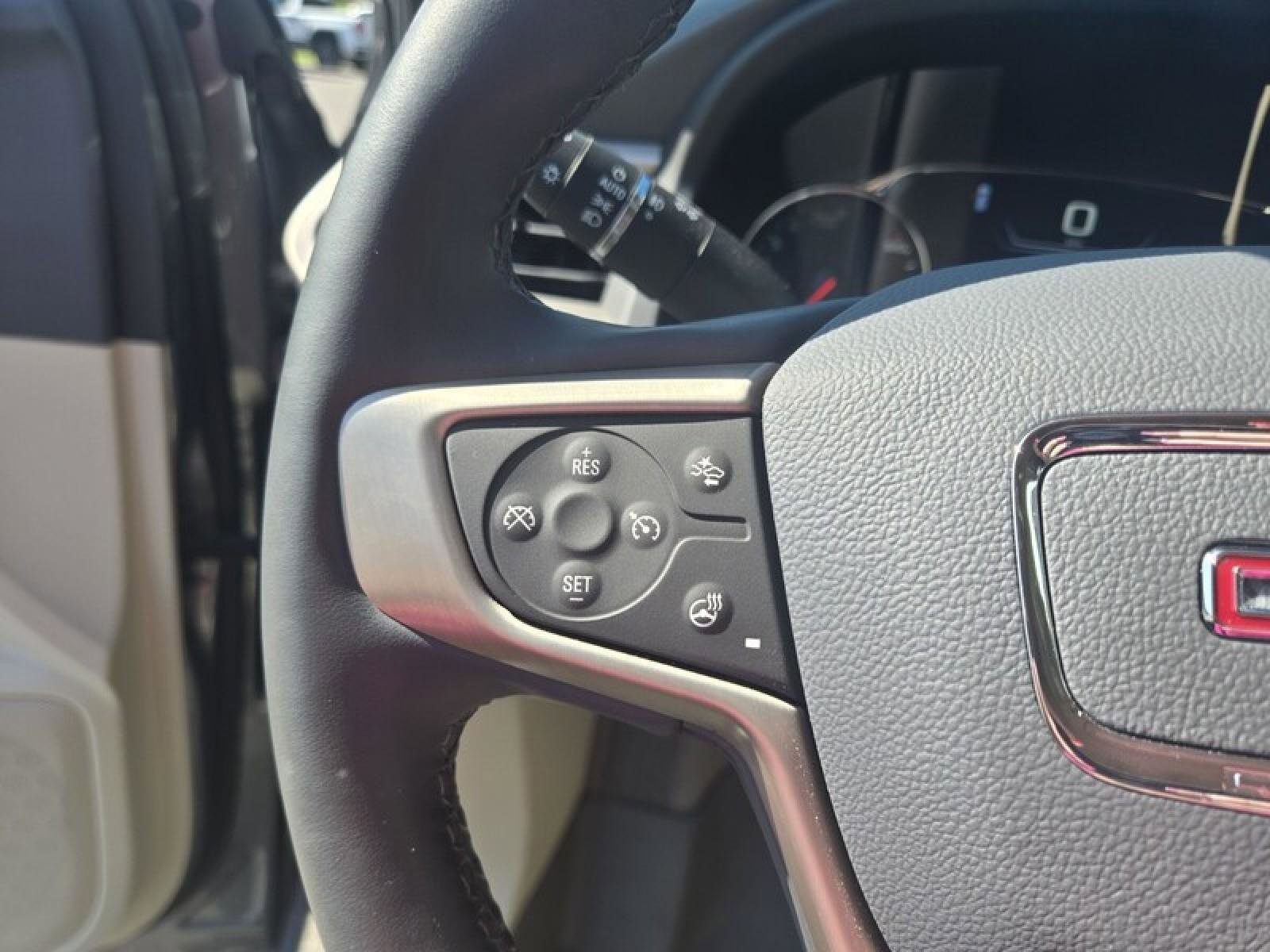 Used 2023 GMC Acadia Denali w/ Denali Ultimate Package FWD image 13