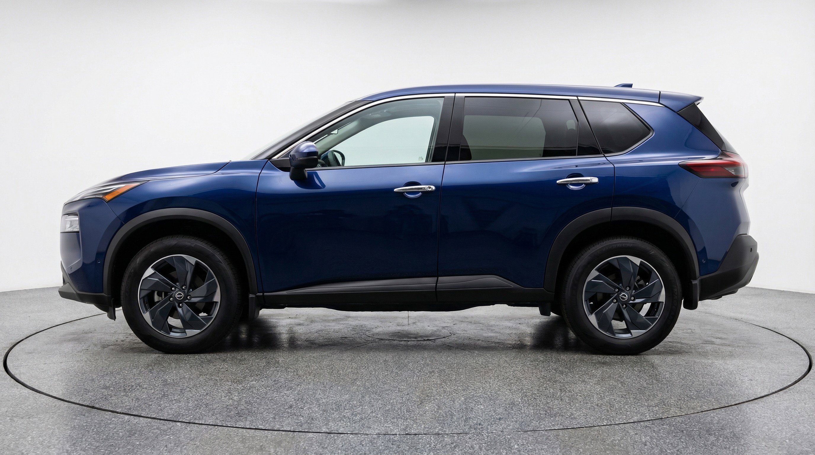 Used 2025 Nissan Rogue SV image 5
