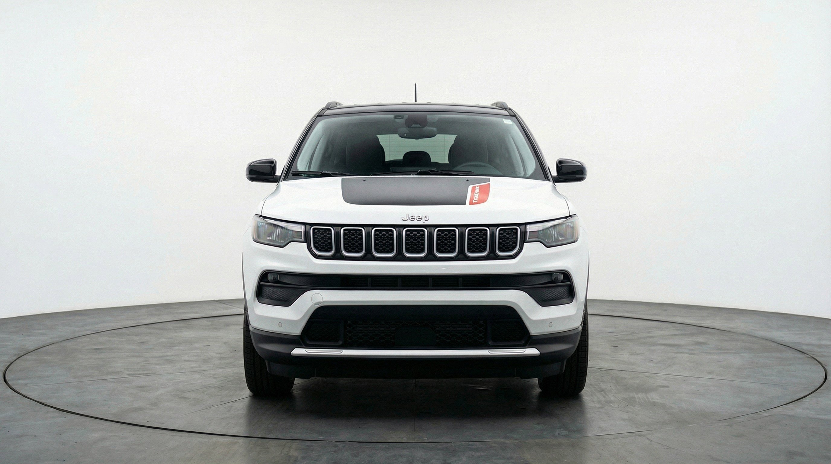 Used 2025 Jeep Compass Trailhawk image 2