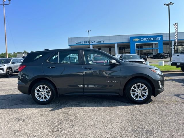 Used 2021 Chevrolet Equinox LS FWD image 2