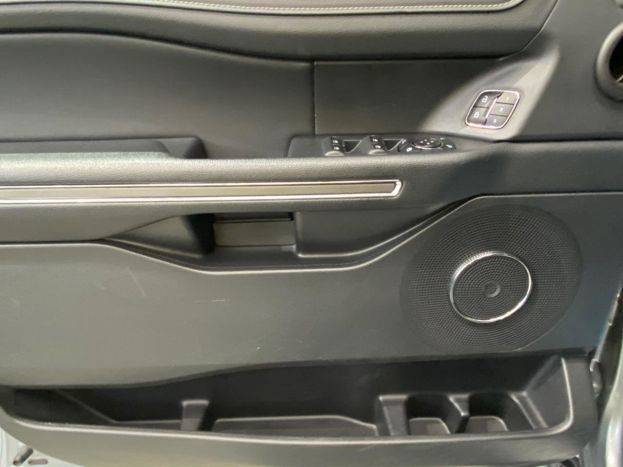 Used 2023 Ford Expedition Max XLT image 9