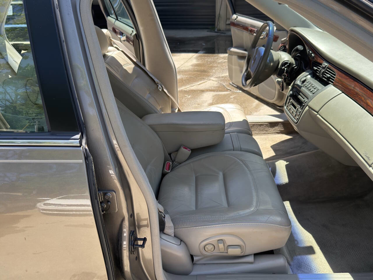 Used 2003 Cadillac De Ville w/ Comfort & Convenience Package FWD image 44