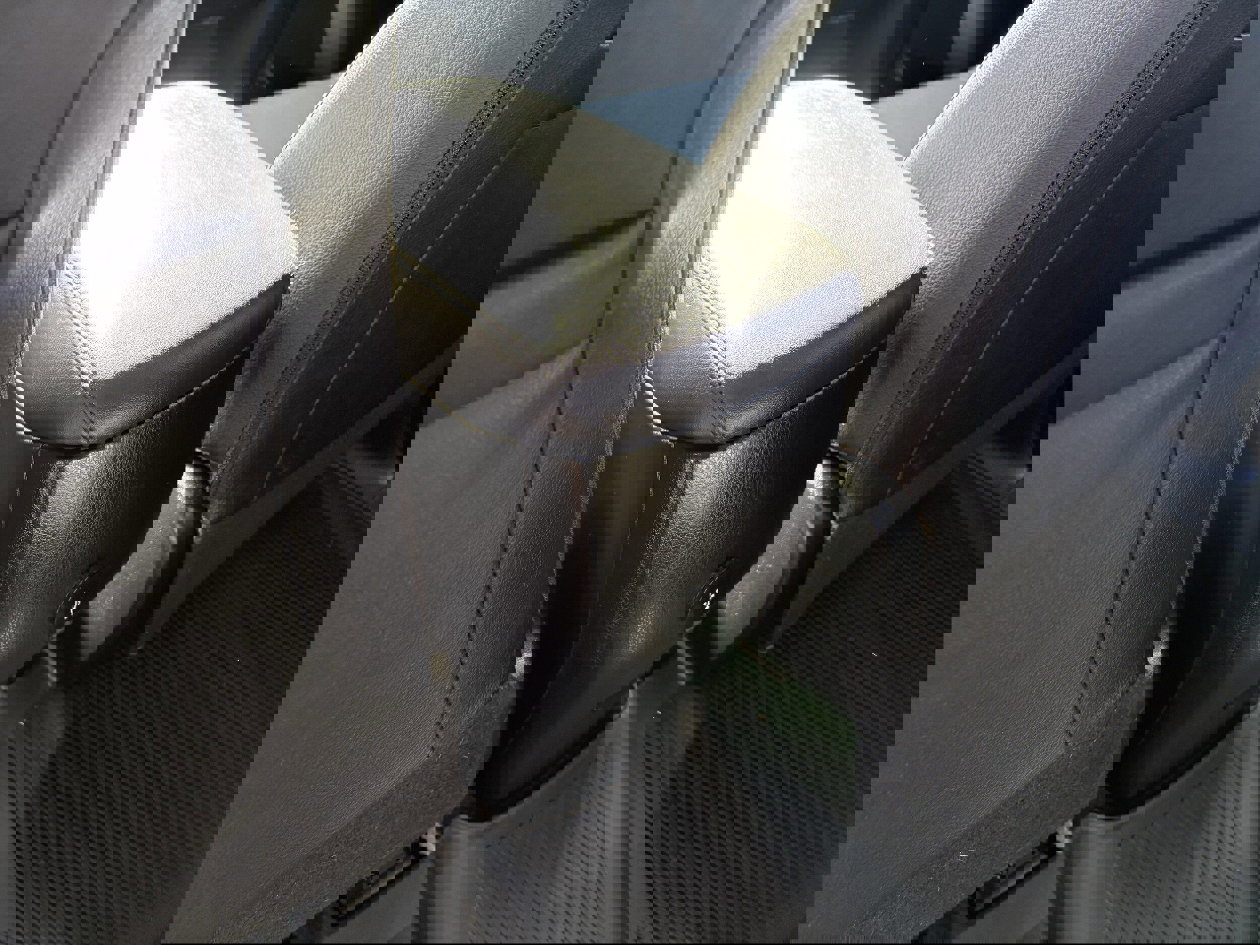 Used 2018 Toyota RAV4 Limited w/ Advanced Technology Package image 31