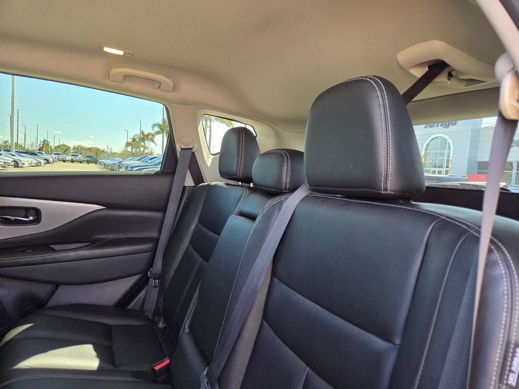 Used 2023 Nissan Murano SV image 17