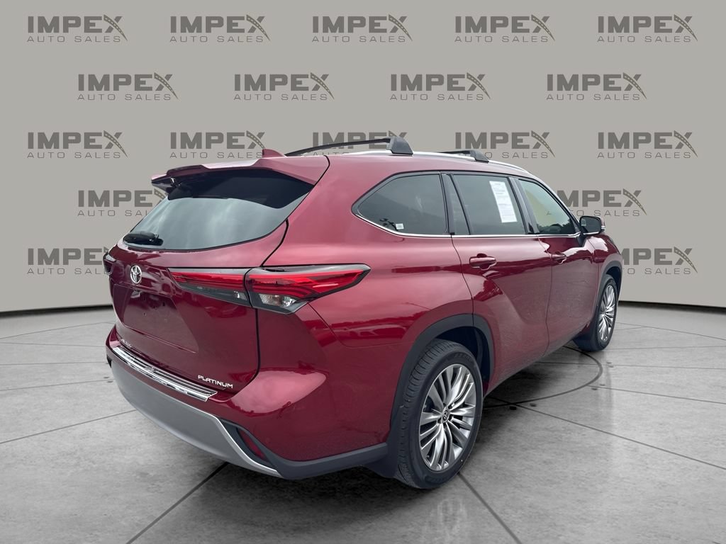 Used 2021 Toyota Highlander Platinum FWD image 3