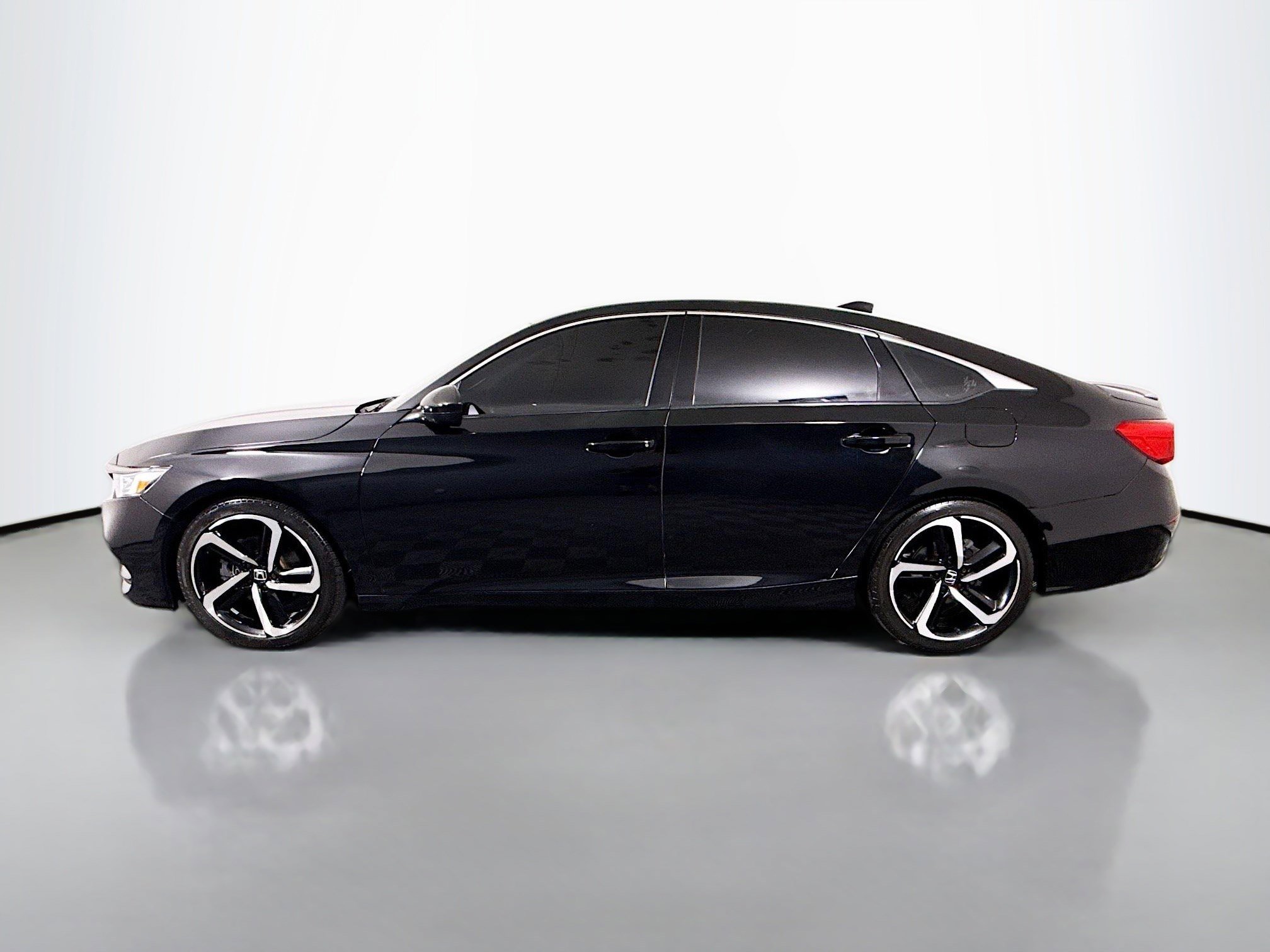 Used 2018 Honda Accord Sport image 6