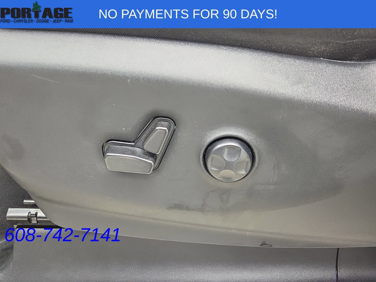 Used 2023 Chrysler Pacifica Touring-L FWD image 15