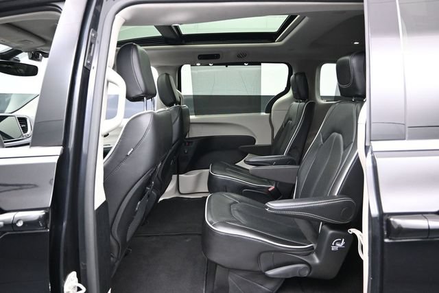 Certified 2024 Chrysler Pacifica Limited FWD image 22