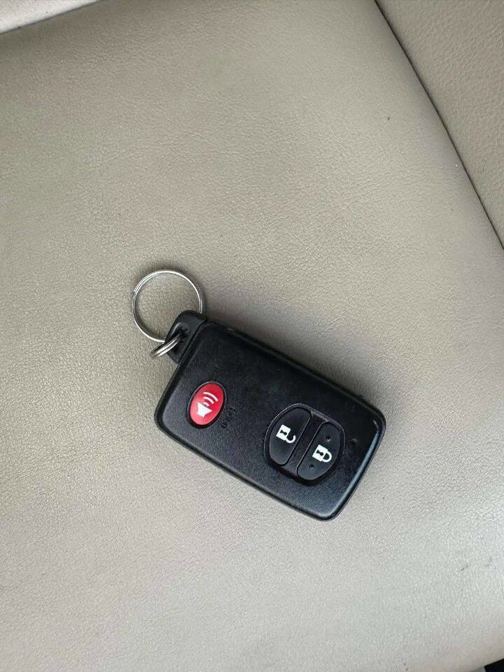 Used 2013 Toyota Prius V Five image 24