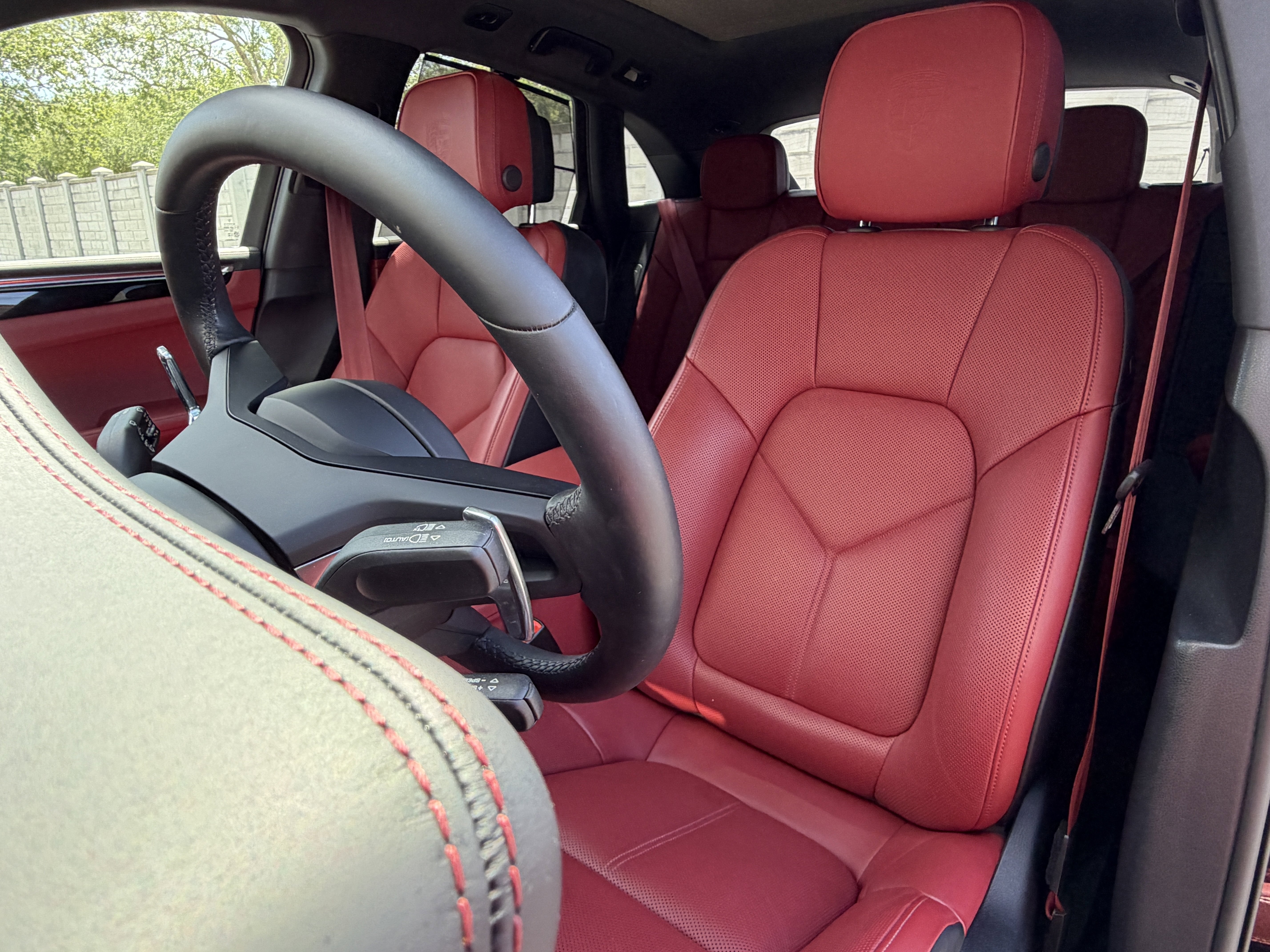 Certified 2025 Porsche Macan image 5