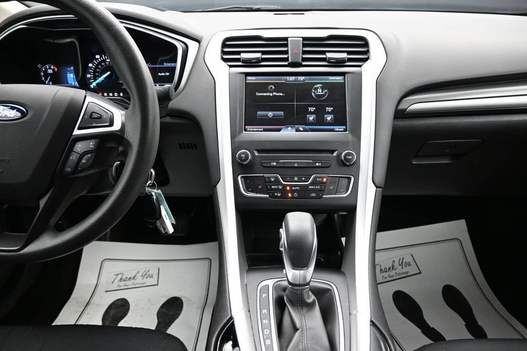 Used 2016 Ford Fusion SE FWD image 17