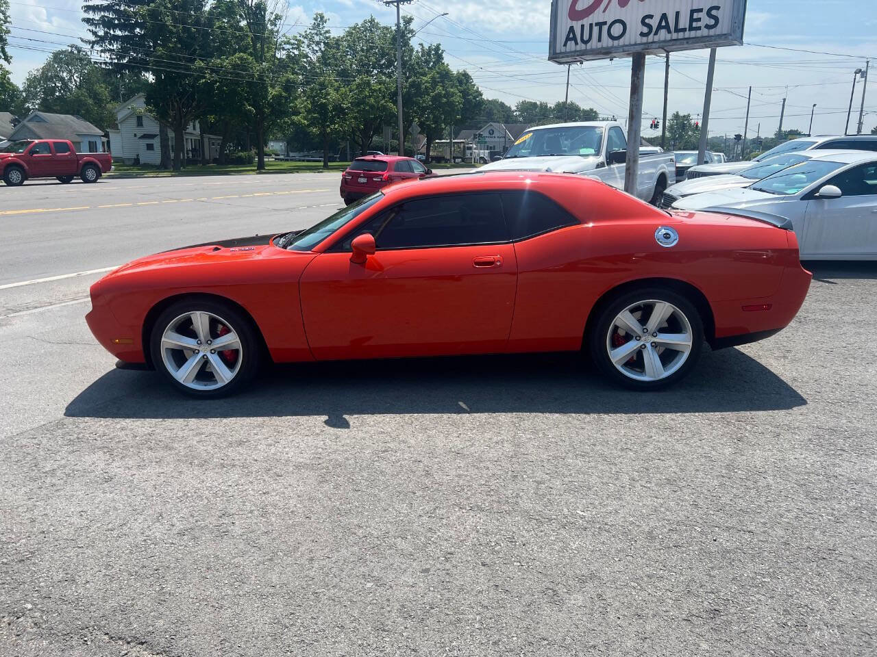 Used 2009 Dodge Challenger SRT8 image 2