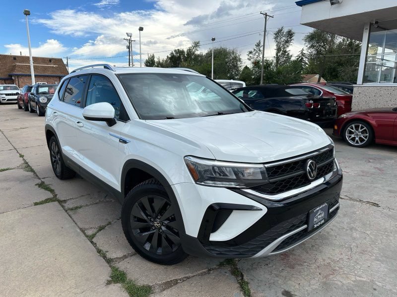 Used 2022 Volkswagen Taos SE w/ Panoramic Sunroof Package AWD/4WD image 1