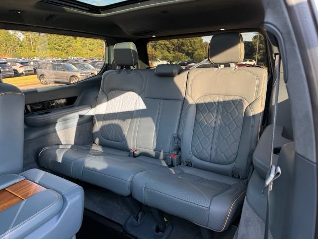 Used 2023 Jeep Grand Wagoneer Series III AWD/4WD image 29