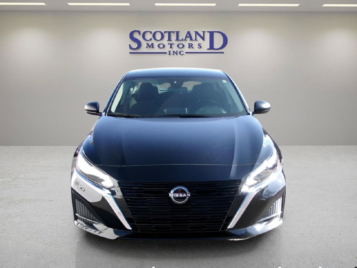 Used 2025 Nissan Altima 2.5 SV FWD image 3