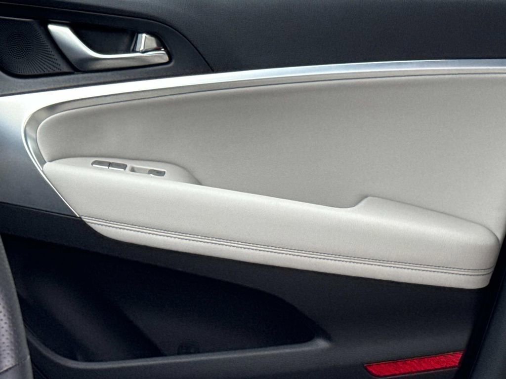 Used 2023 Genesis G70 2.0T RWD image 21