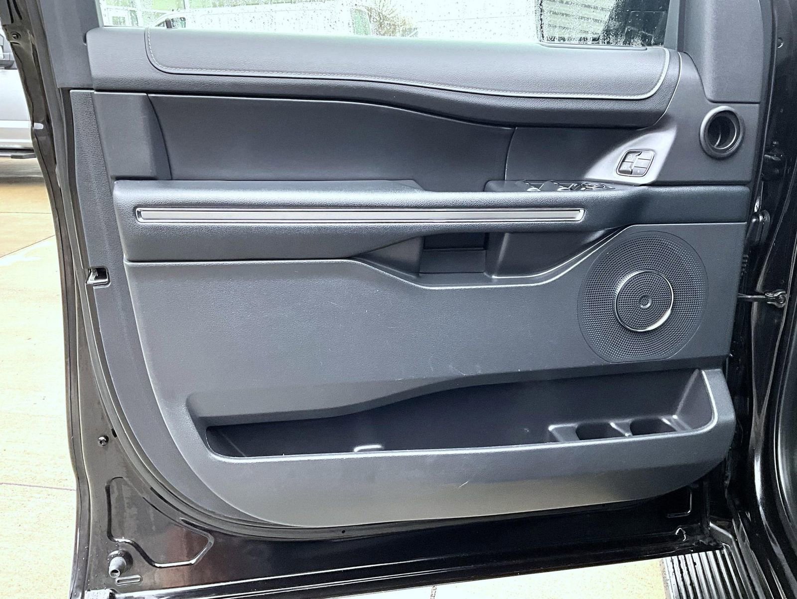 Used 2024 Ford Expedition XLT image 9