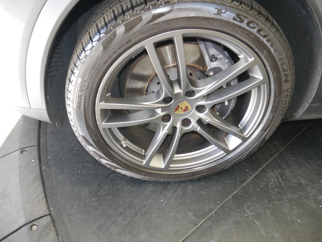 Certified 2021 Porsche Cayenne Coupe AWD/4WD image 14